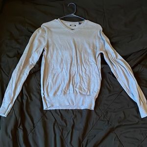 IZOD blue V-neck sweater